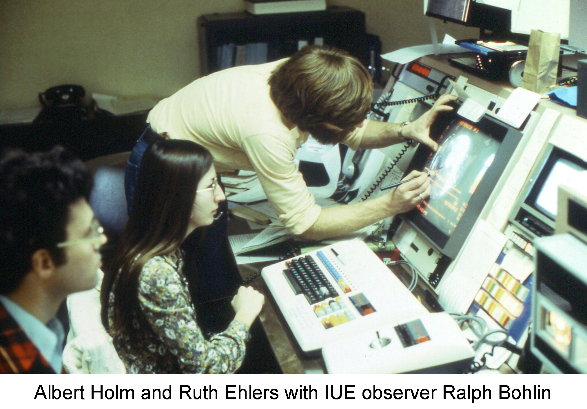 Al Holm, Ruth Ehlers, and Ralph Bohlin at work at the Experiment Display System