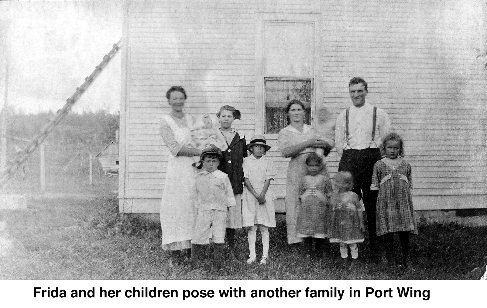 Frida and her children pose with another family