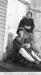 Frida Holm with daughters Svea and Greta