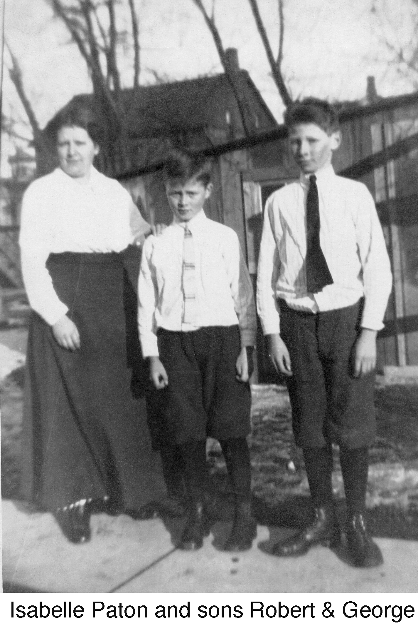 Isabella Paton with her sons Robert and George