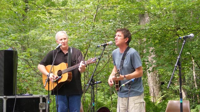 Eric Lewis and Tommy Burroughs performing at the Gospel Sing workshop