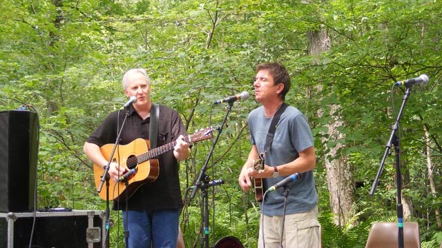 Eric Lewis and Tommy Burroughs performing at the Gospel Sing workshop