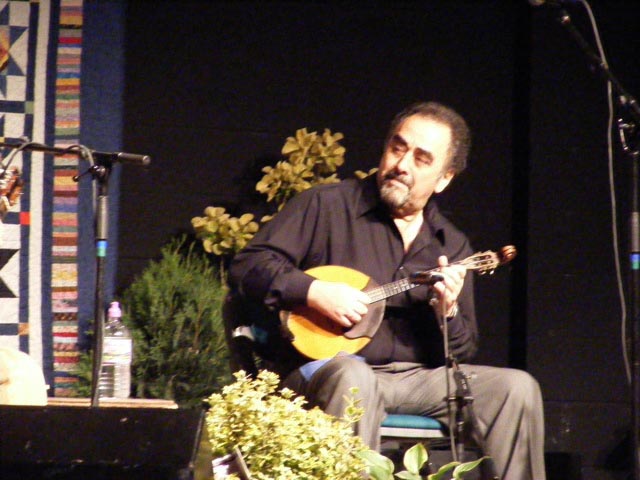 Misha Litvin playing his Domro
